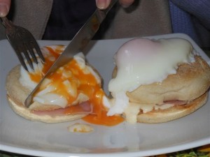 Big Break - Eggs Benedict at Cafe Sez