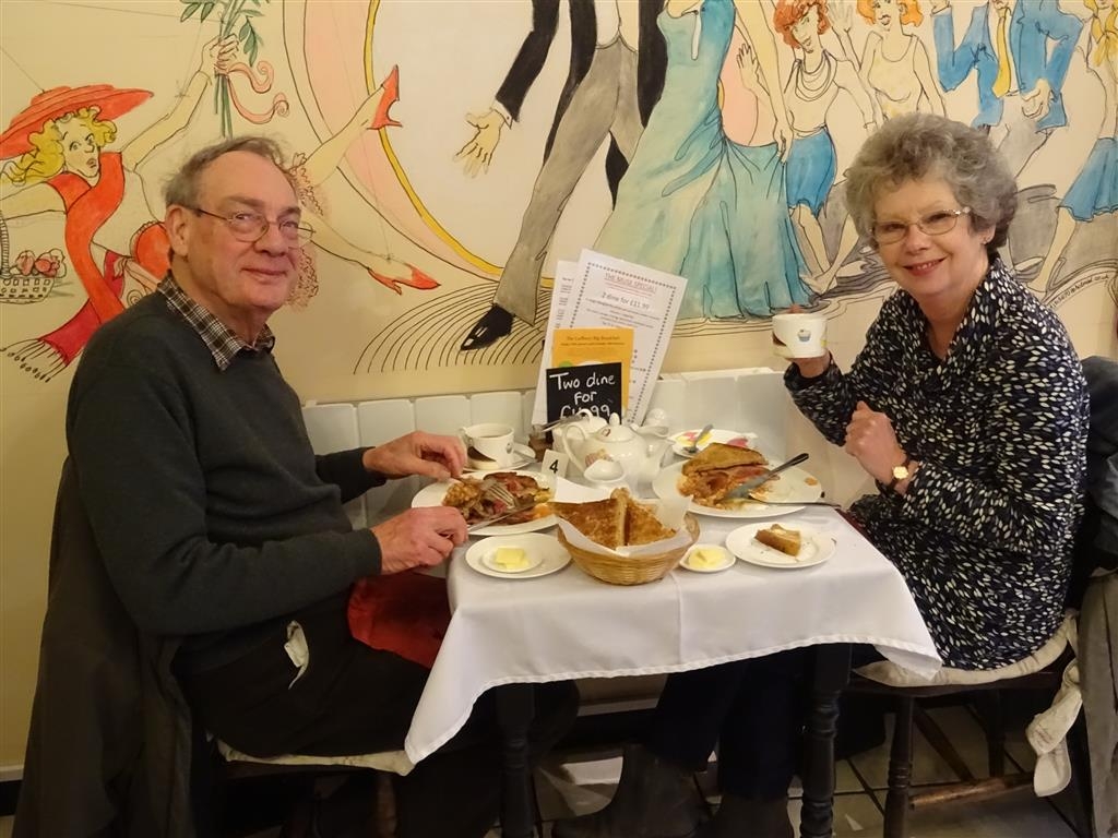 Una & Gareth enjoy breakfast at the Muse