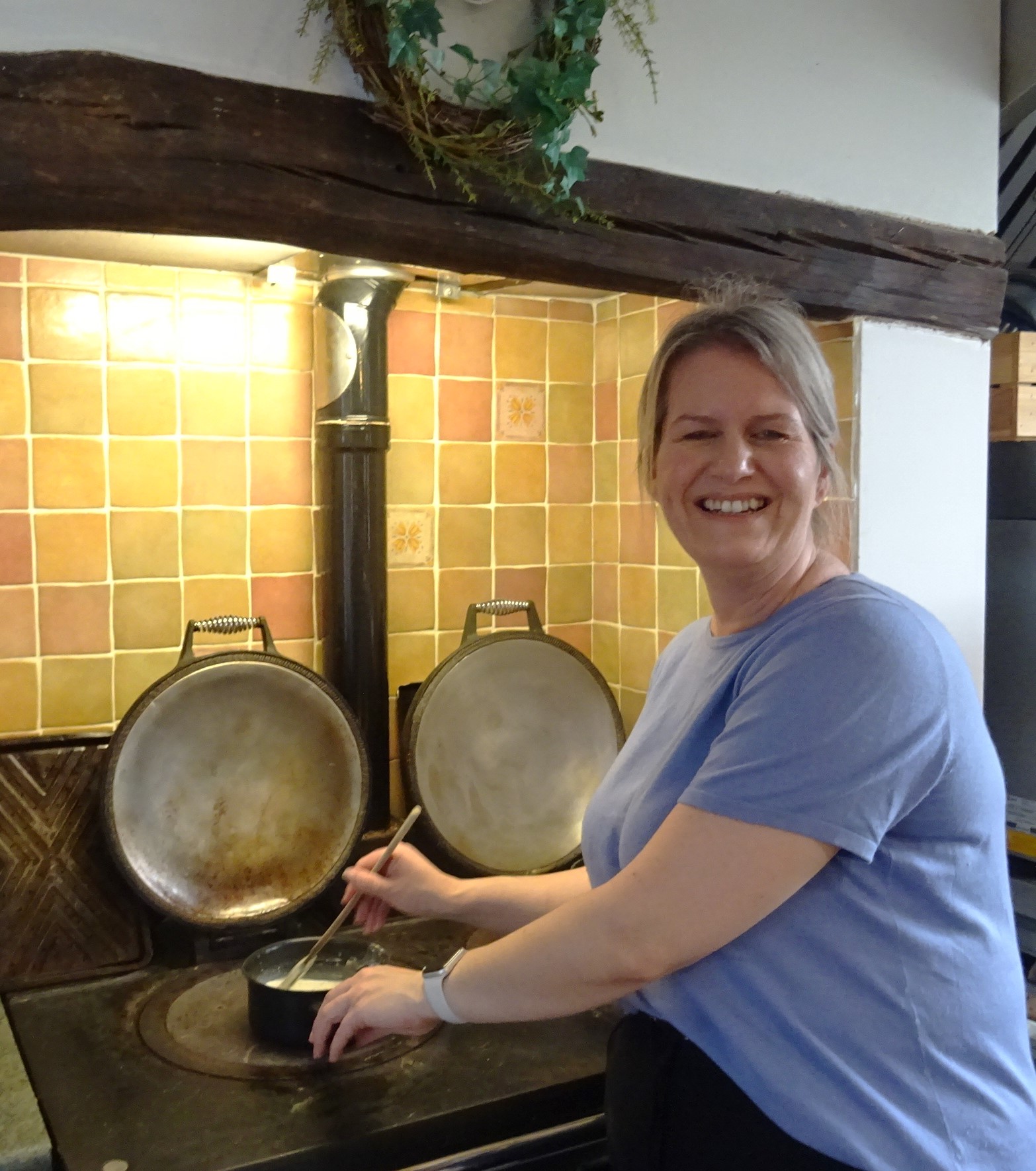 Annie-makes-porridge-old-style-on-the-Aga-at-the-Trumpet-Tearoom